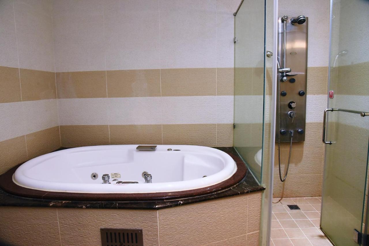 England Business Motel Yilan Dış mekan fotoğraf